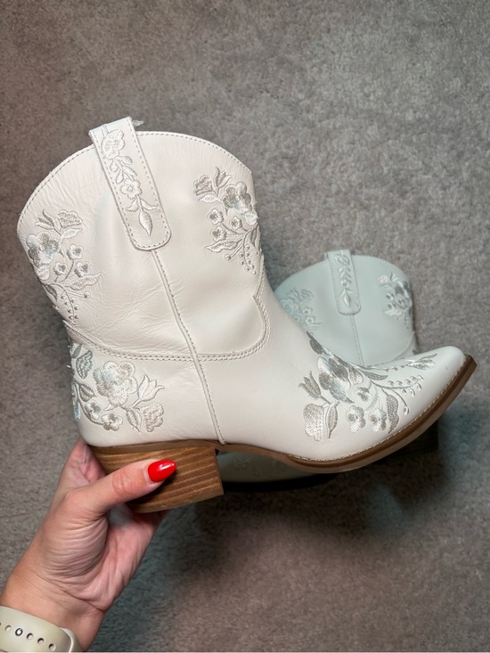 dingo Shoes - Dingo White Take a Bow Cowboy Boots